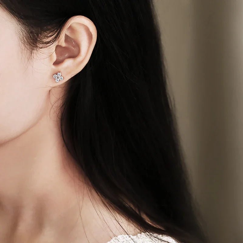 Clover Moissanite earrings - 𝘽𝙖𝙨𝙞𝙘 𝙇𝙞𝙣𝙚