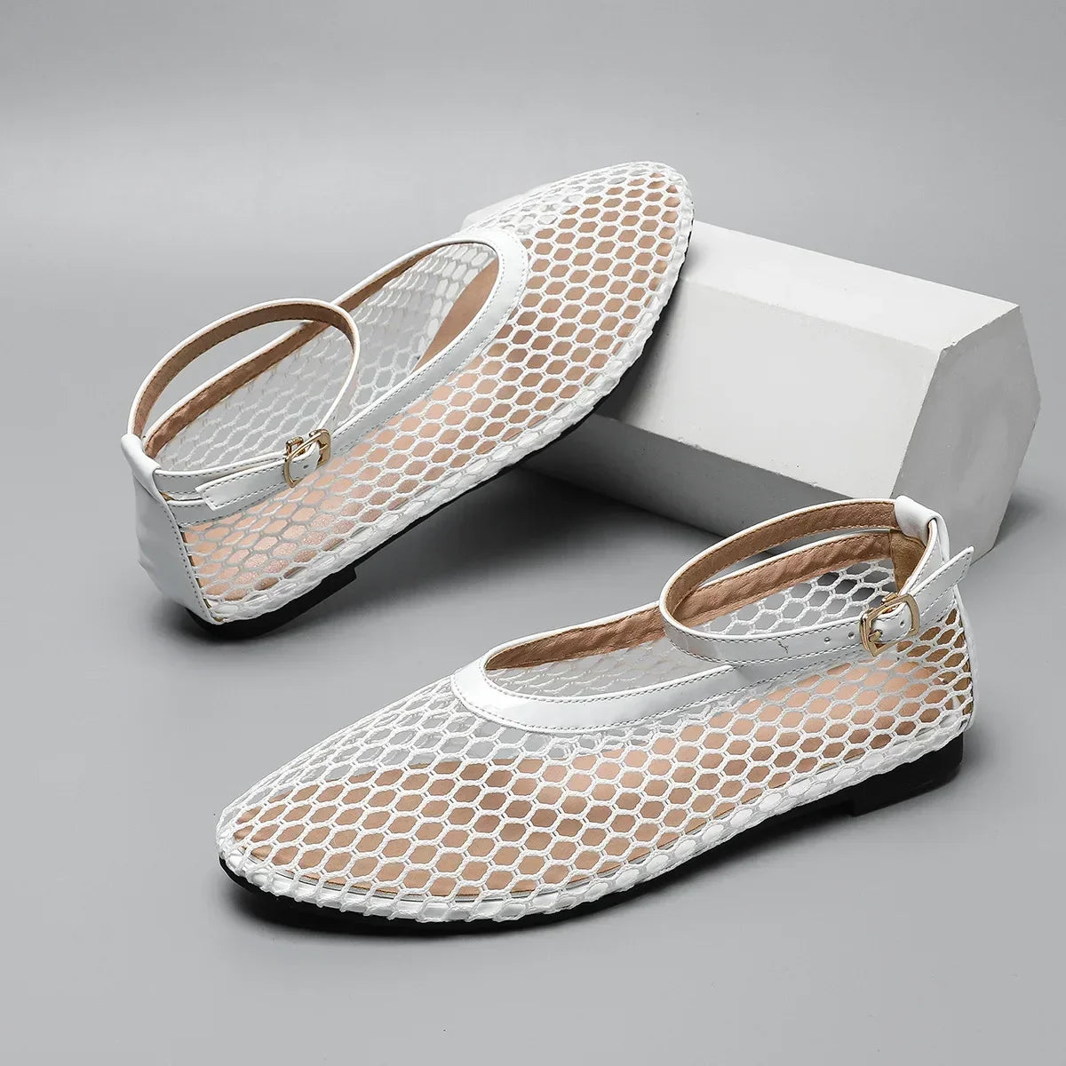 Or flat shoes