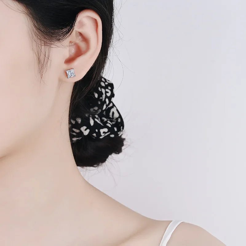 Square Moissanite earrings - 𝘽𝙖𝙨𝙞𝙘 𝙇𝙞𝙣𝙚
