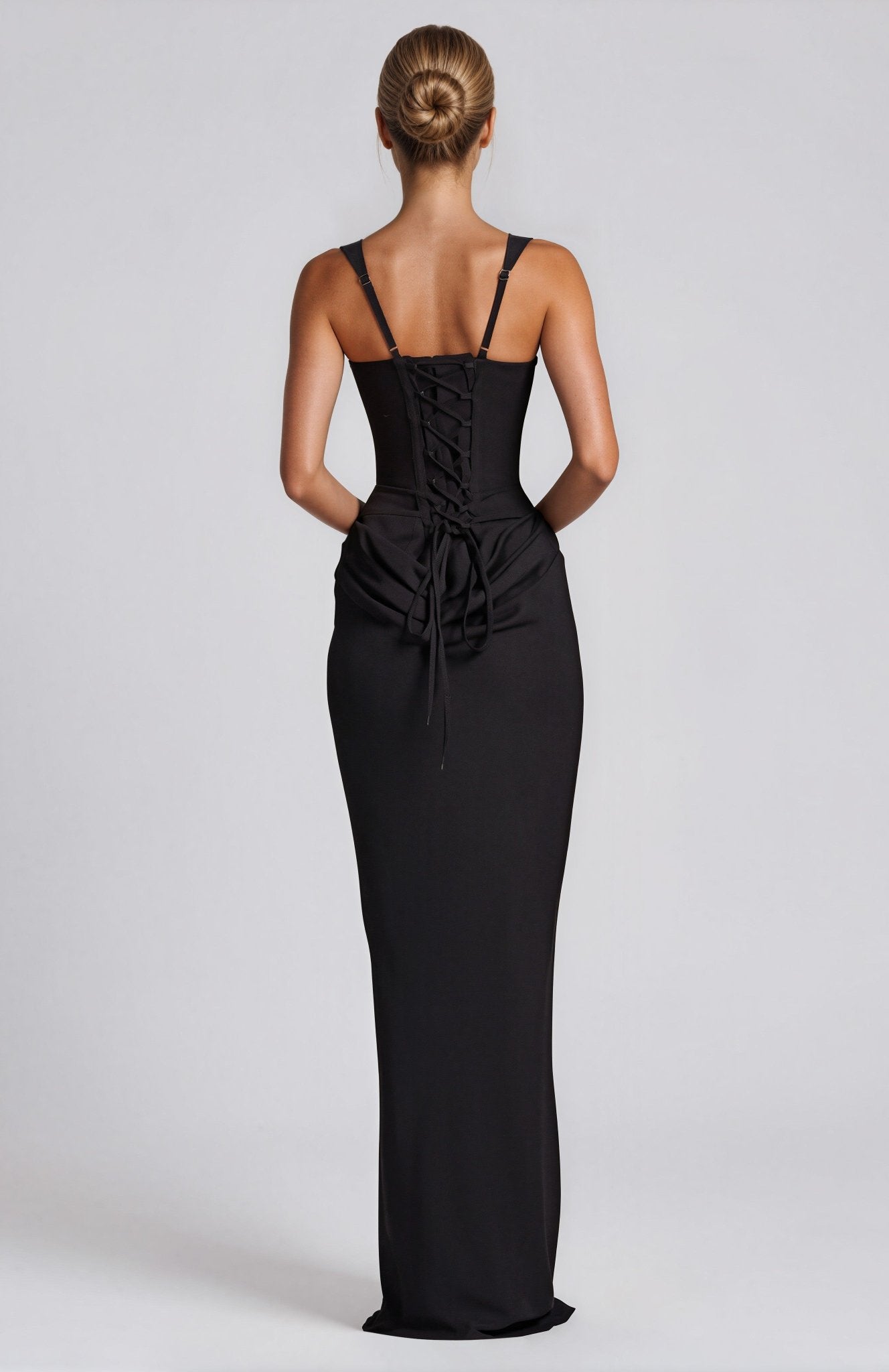 Laura maxi dress - 𝘽𝙖𝙨𝙞𝙘 𝙇𝙞𝙣𝙚