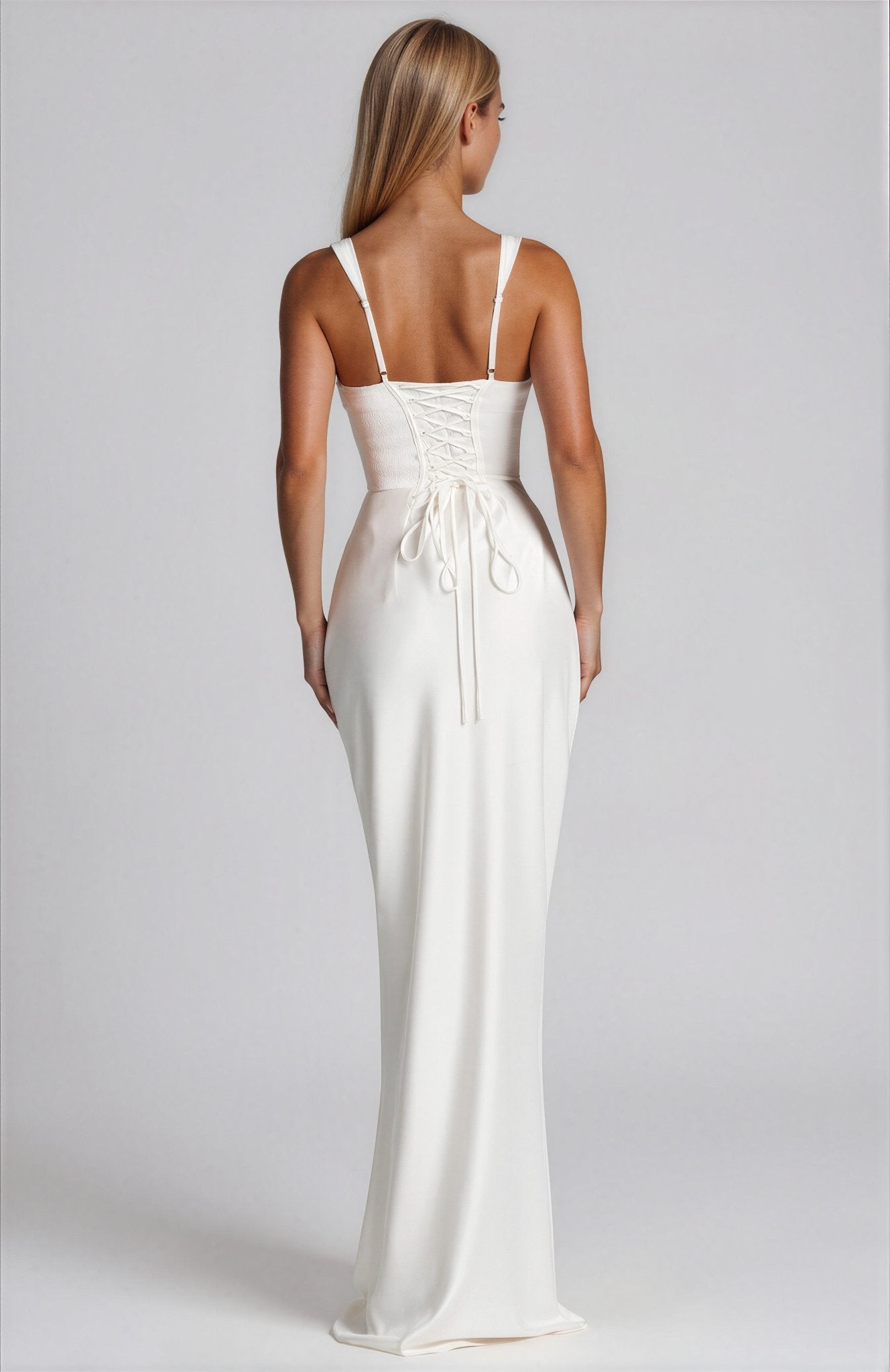 Maze maxi dress - 𝘽𝙖𝙨𝙞𝙘 𝙇𝙞𝙣𝙚