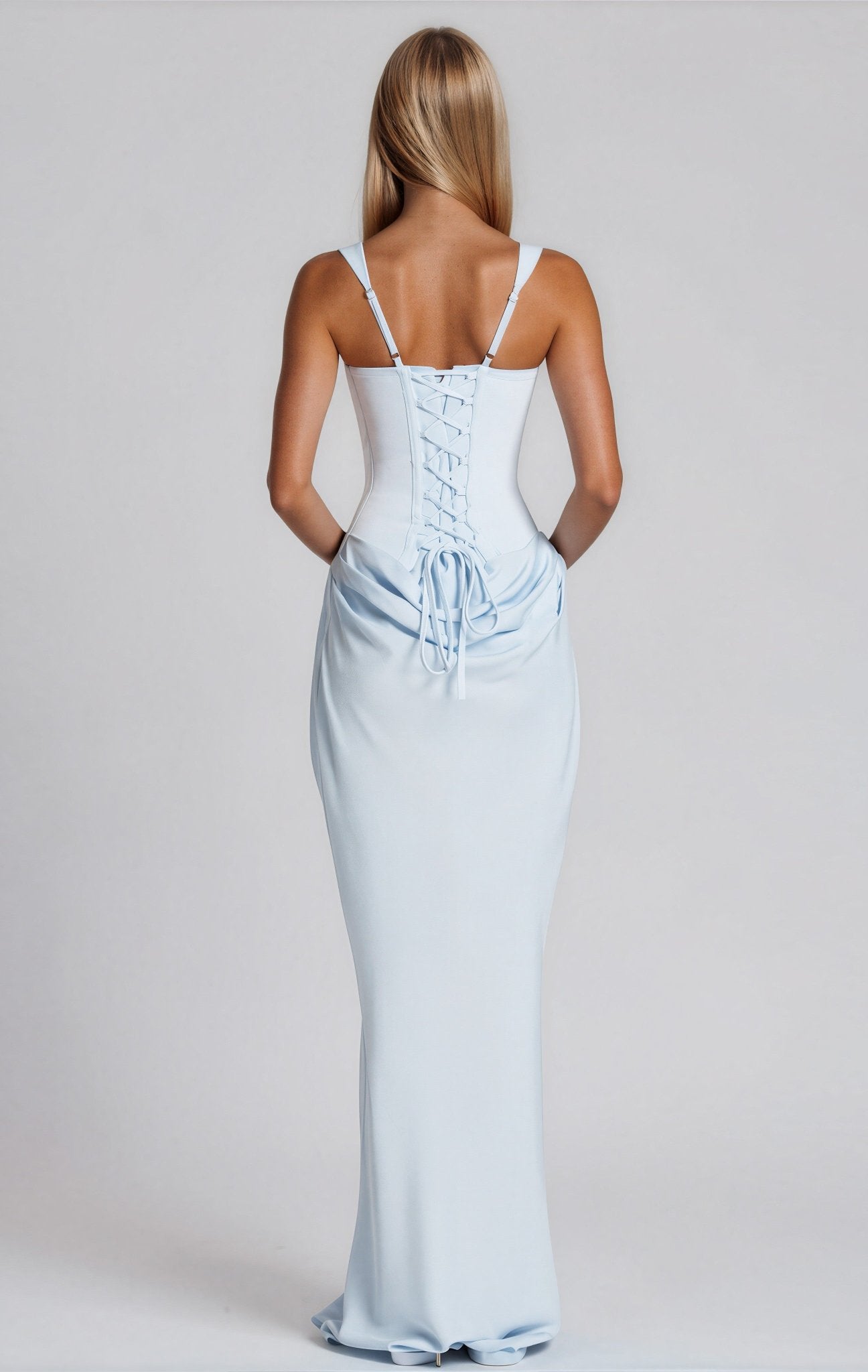 Laura maxi dress - 𝘽𝙖𝙨𝙞𝙘 𝙇𝙞𝙣𝙚