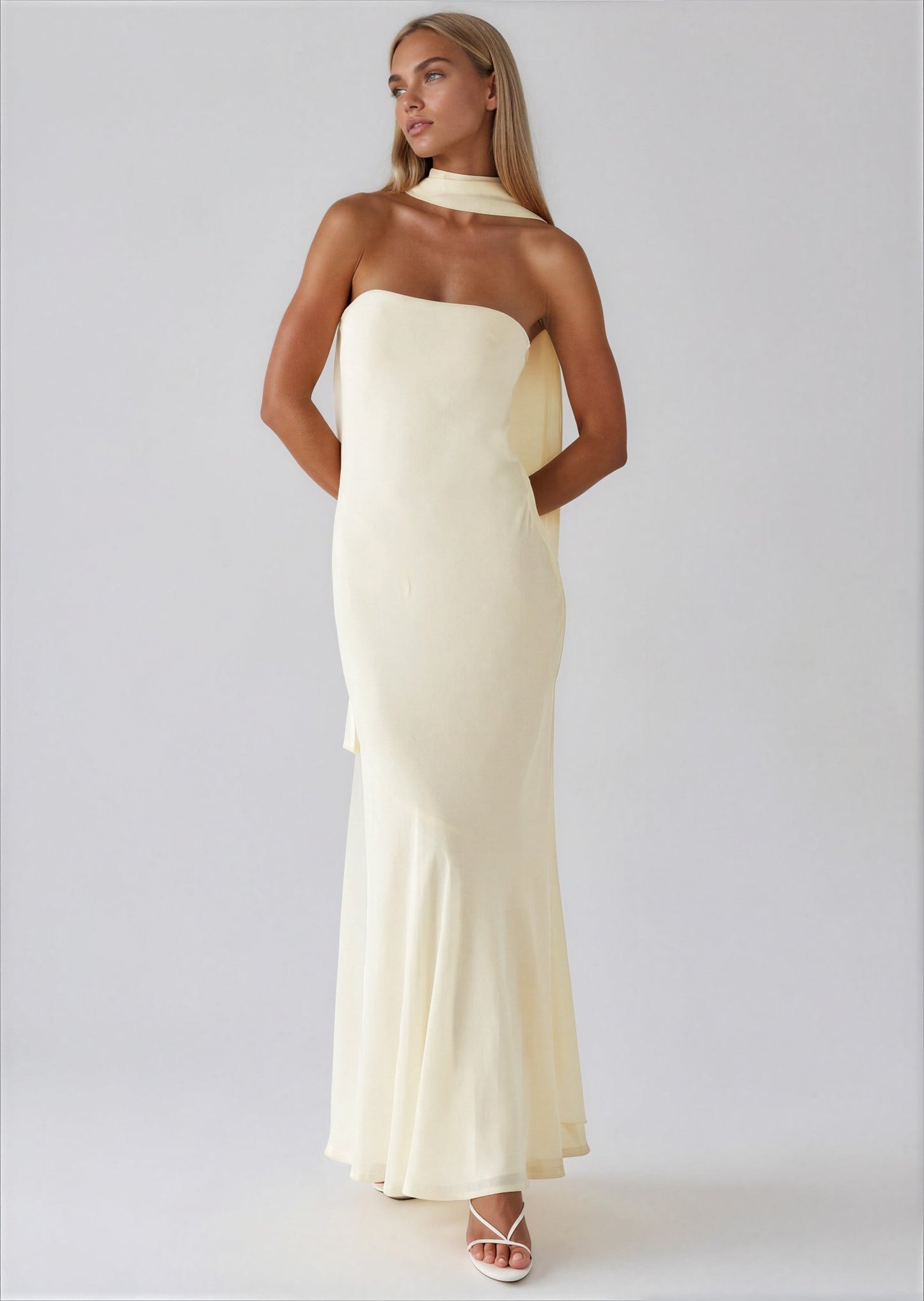 Coral maxi dress - 𝘽𝙖𝙨𝙞𝙘 𝙇𝙞𝙣𝙚