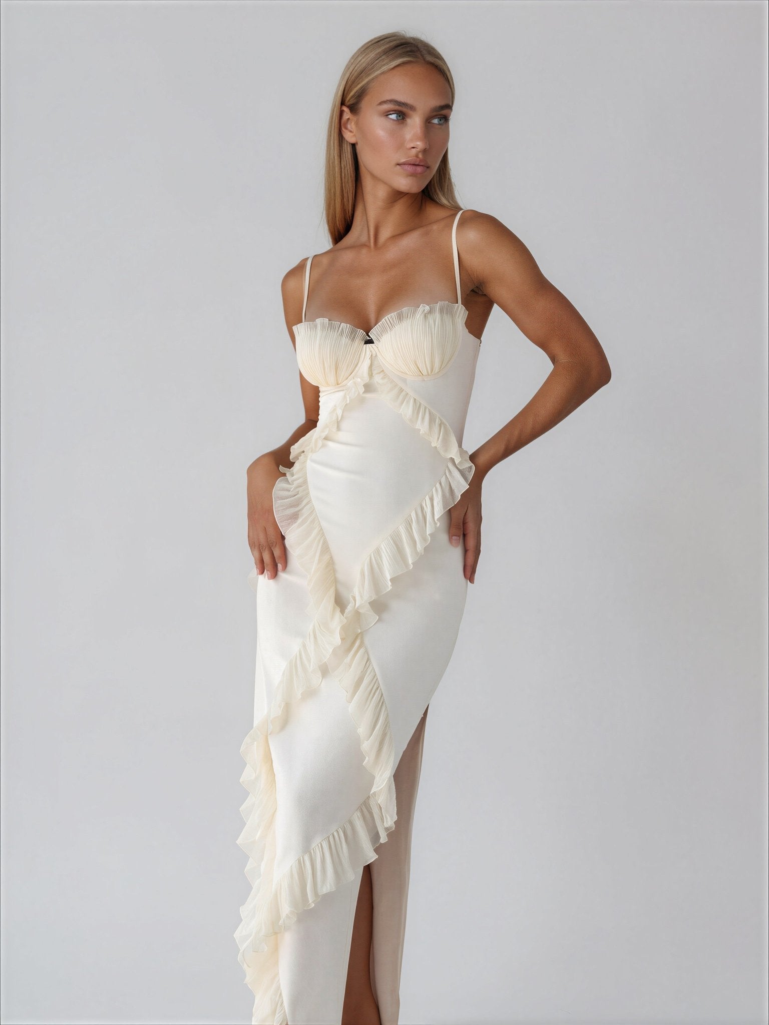 Alma maxi dress - 𝘽𝙖𝙨𝙞𝙘 𝙇𝙞𝙣𝙚