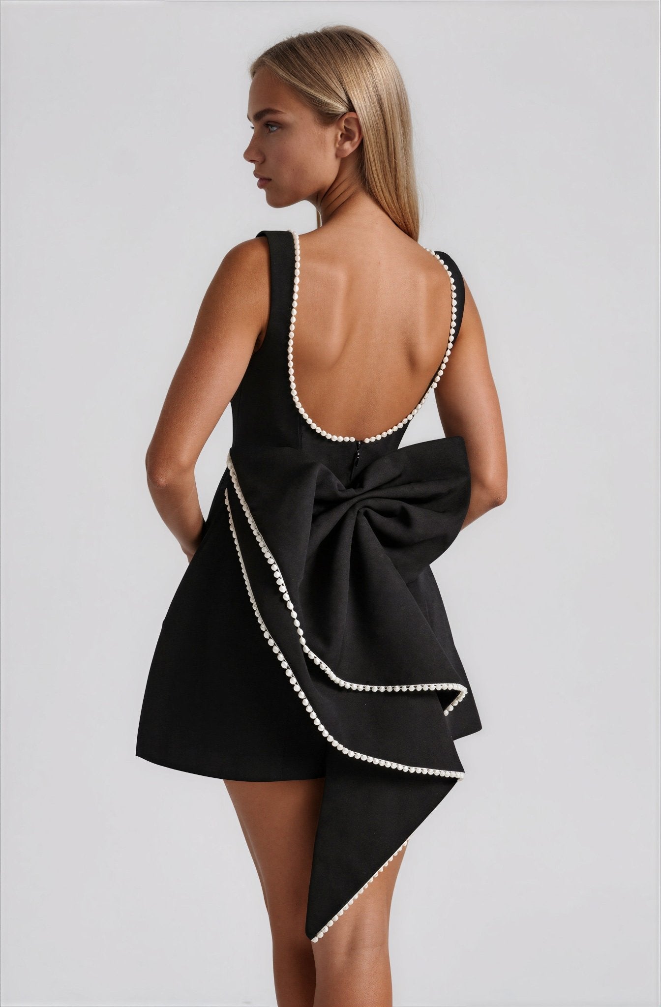 Lori mini dress - 𝘽𝙖𝙨𝙞𝙘 𝙇𝙞𝙣𝙚