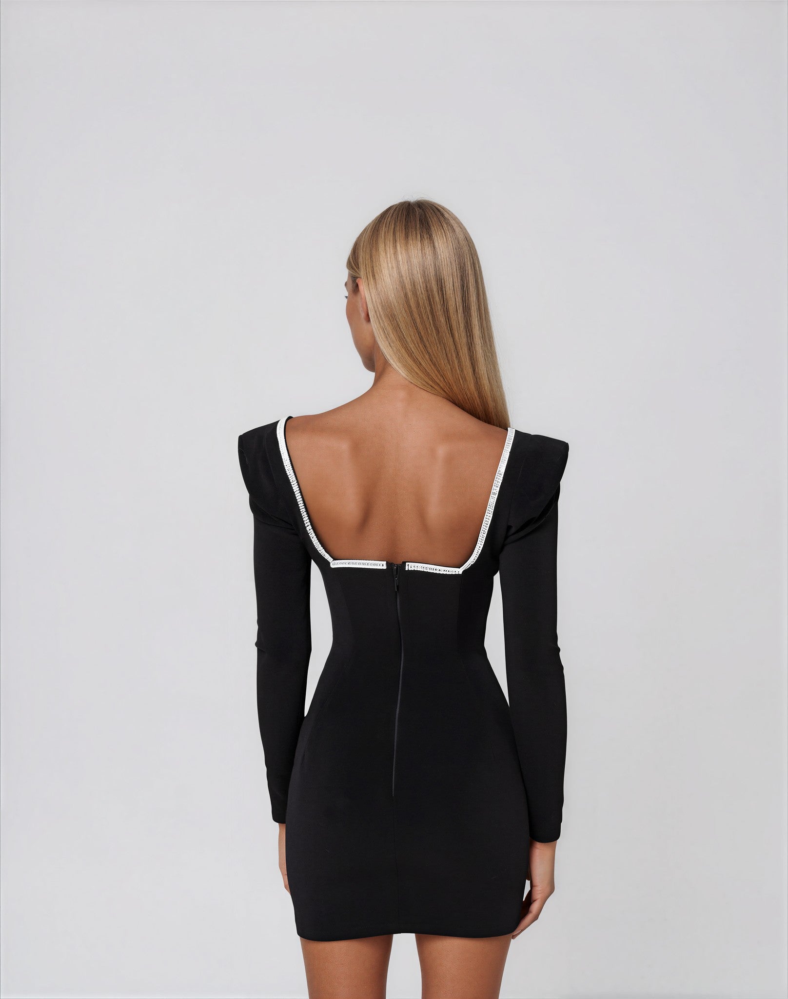 Elishia mini dress - 𝘽𝙖𝙨𝙞𝙘 𝙇𝙞𝙣𝙚
