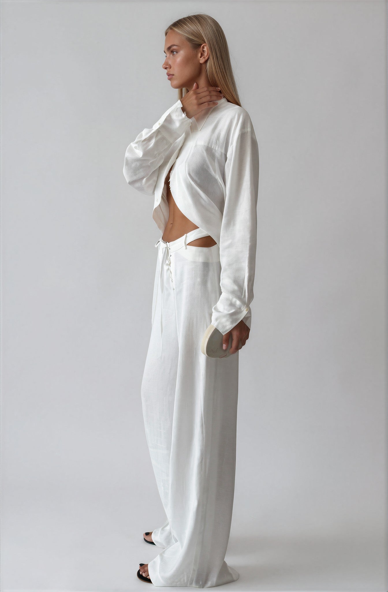 Noam suit