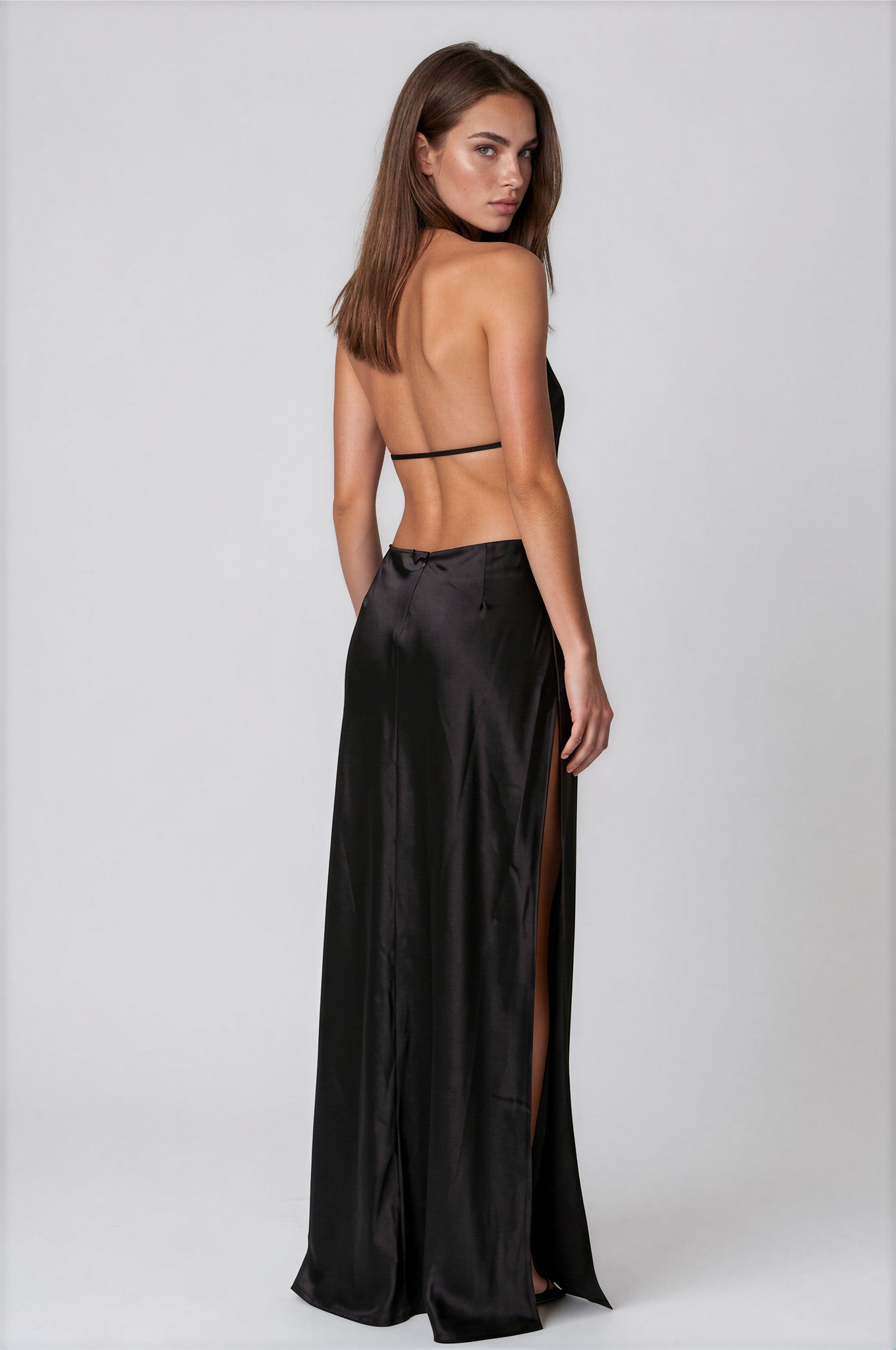 Lili maxi dress - 𝘽𝙖𝙨𝙞𝙘 𝙇𝙞𝙣𝙚