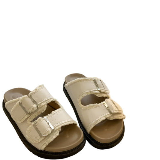 Kia Flip flops